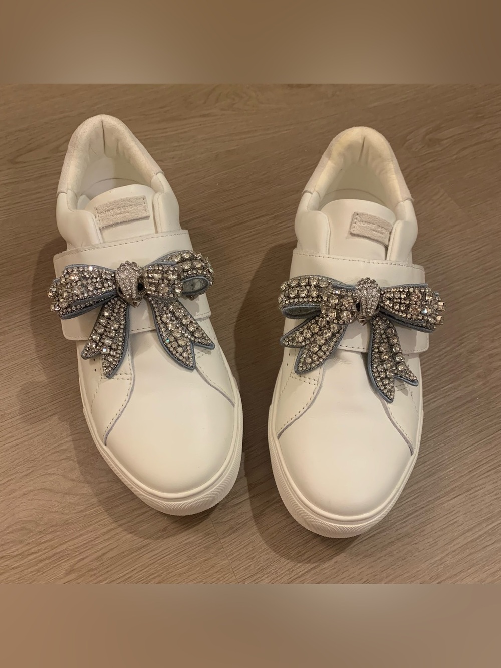 Kurt Geiger Lacey Bow Sneaker Women’s White Leather Silver Rhinestone EU 39 US 9